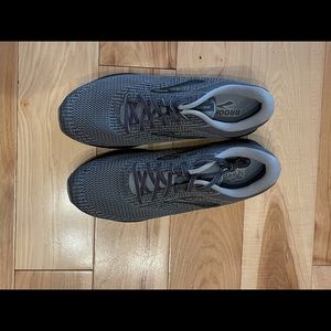 Never worn men’s sneakers